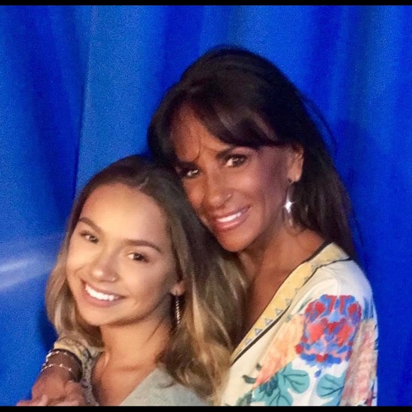 Meet your Posher, Lisa - Picture 3 of 3